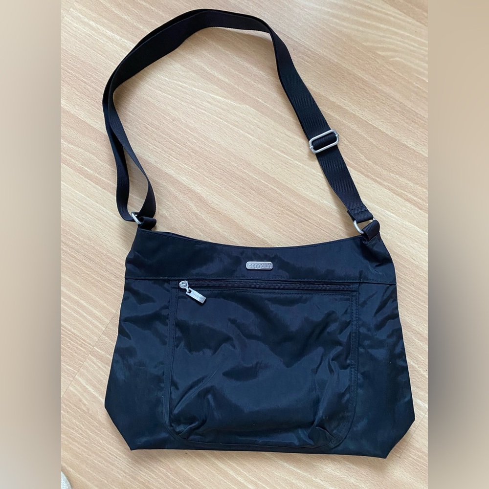 Black nylon travel Baggallini bag